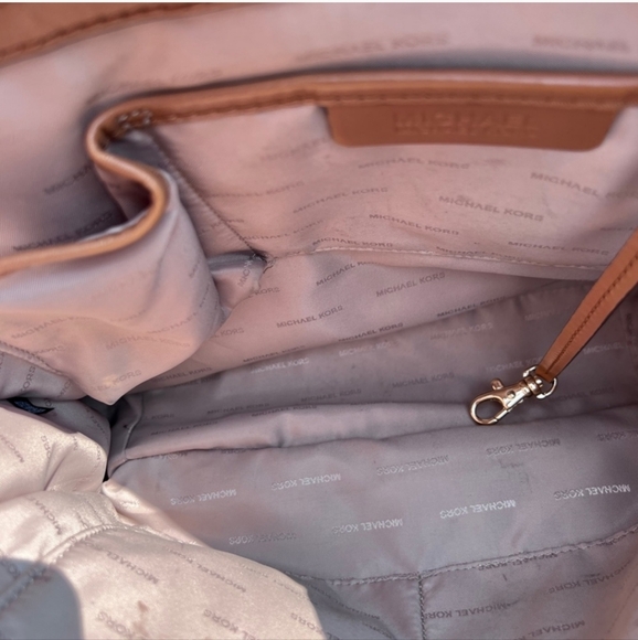 Michael Kors Sullivan 18k Grommet .Messenger - Picture 6 of 10